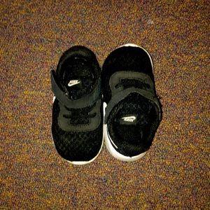 baby black nike shoes size 5